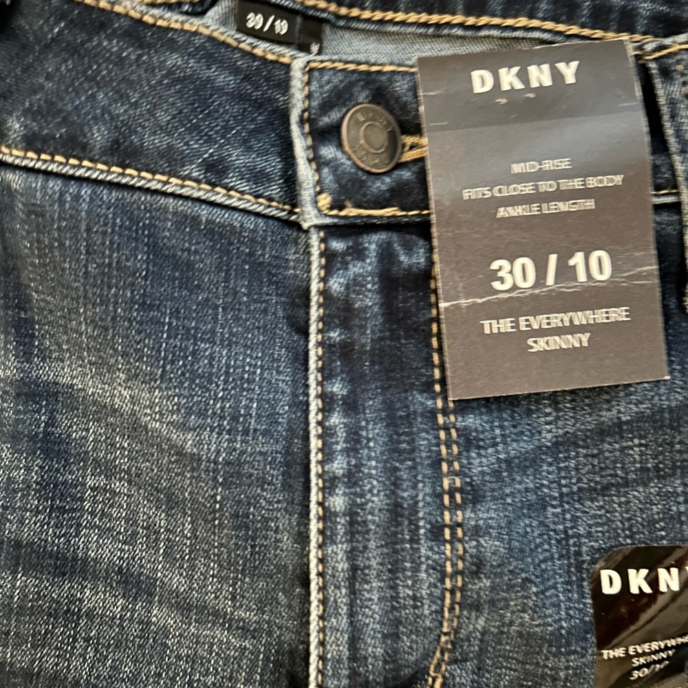 DKNY BRAND new with tag women jeans in size 30/10